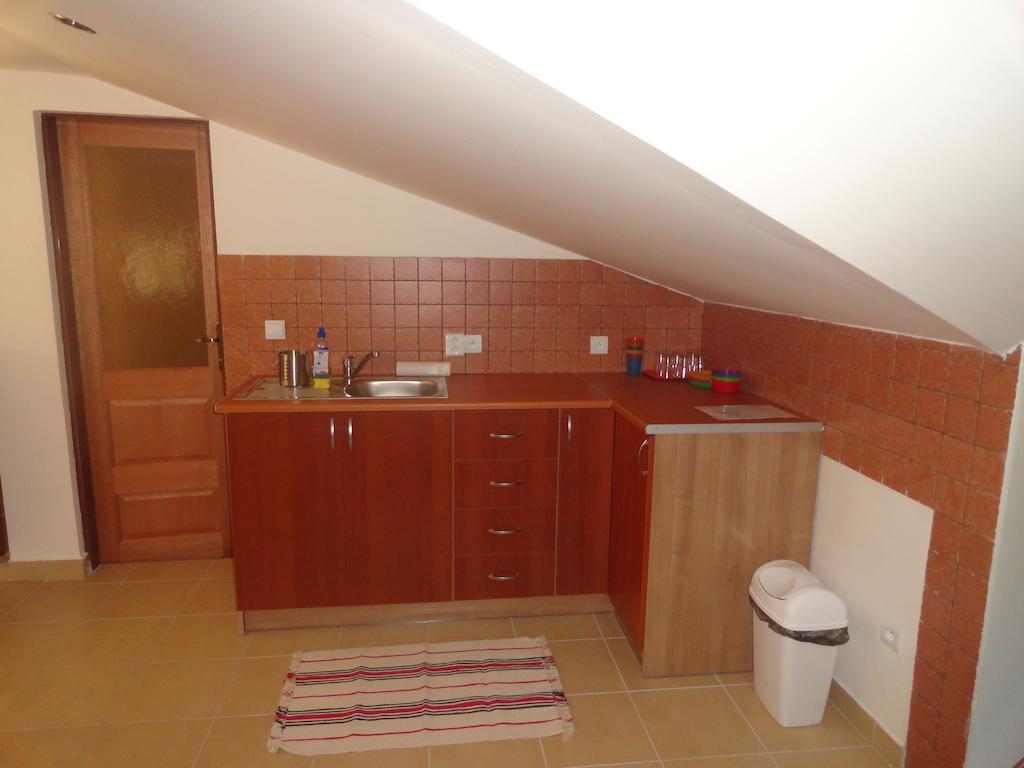 Chalupa Na Hrbku Belá Quarto foto